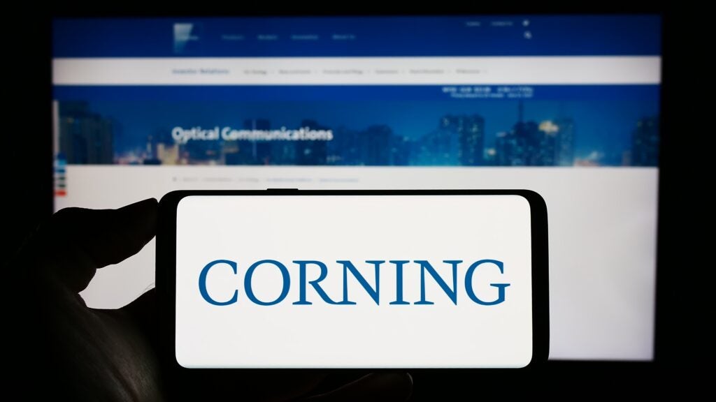 0 News Article Image Corning Stock Falls Despite Q3 Beat: Apple, AI Products in Focus - Corning  ( NYSE:GLW ) 