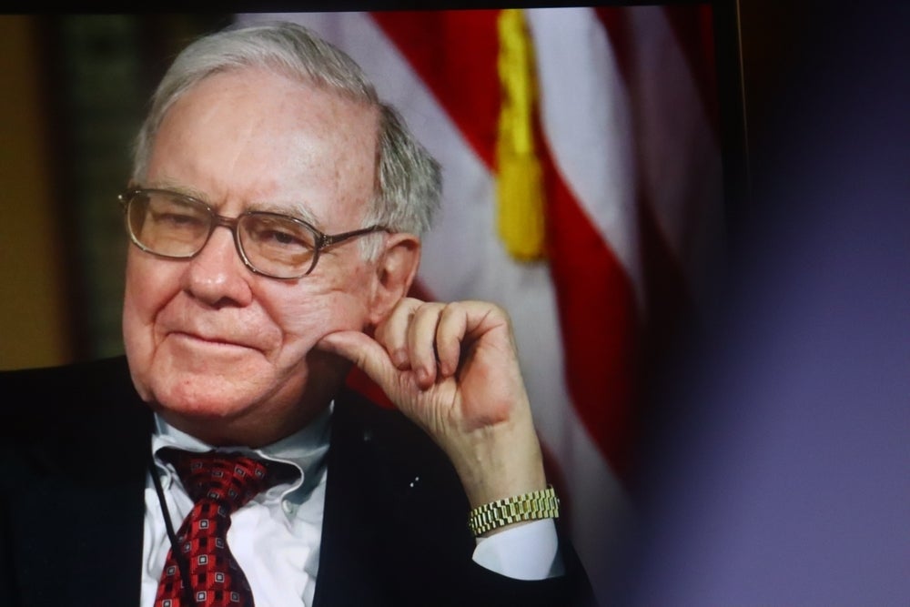 Warren Buffett Signs Off: 'Going Quiet — Sort Of' - Berkshire Hathaway Inc. New Common Stock (NYSE:BRK/B)
