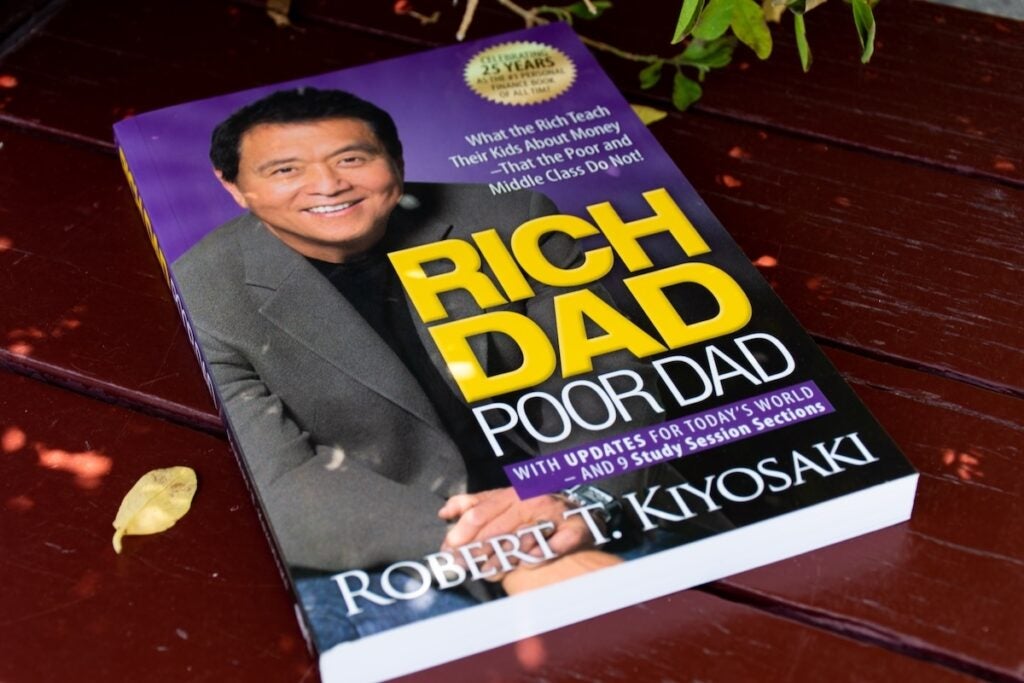 1 News Article Image El autor de 'Padre Rico Padre Pobre', Robert Kiyosaki, dice que no está vendiendo Bitcoin a pesar de la reciente caída: 'La verdadera razón por la que no estoy vendiendo es...'