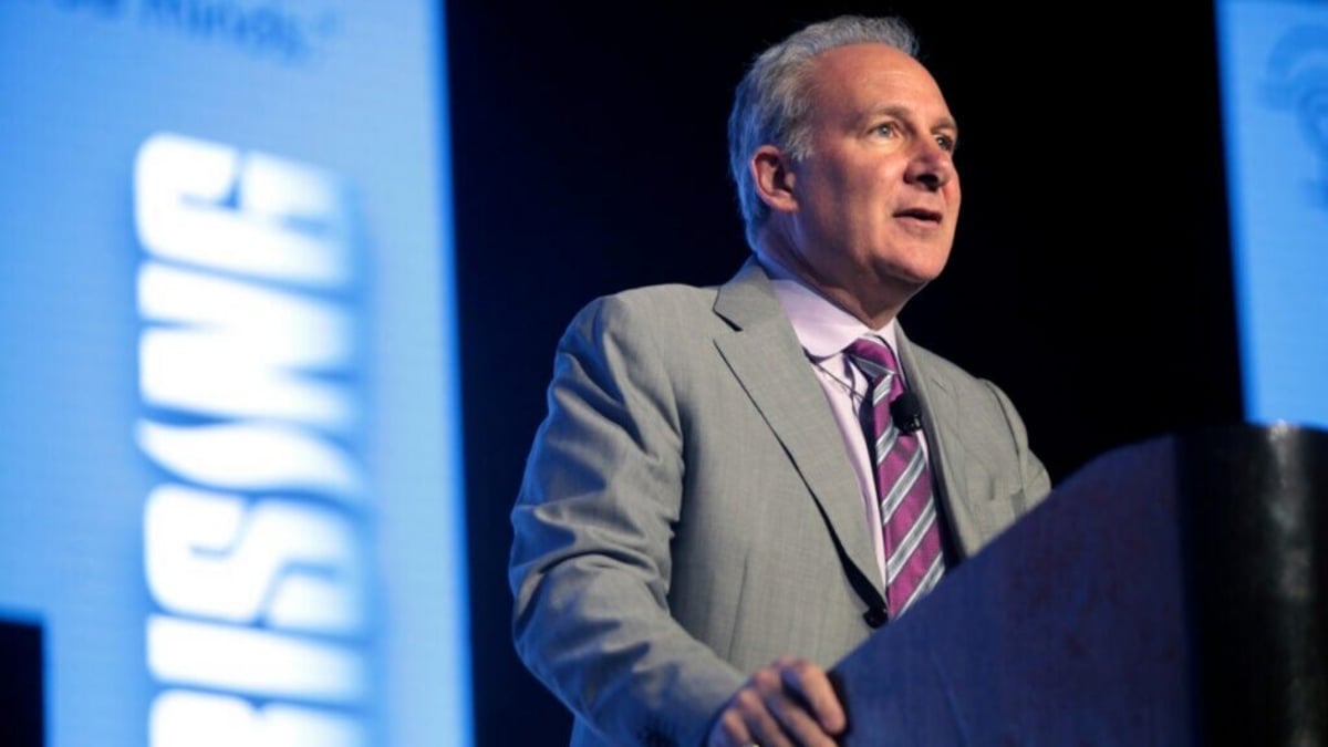 Peter Schiff Warns Of 'Spectacular' Bitcoin Crash As Analyst Flags Key Level To Avoid A Bear Market
