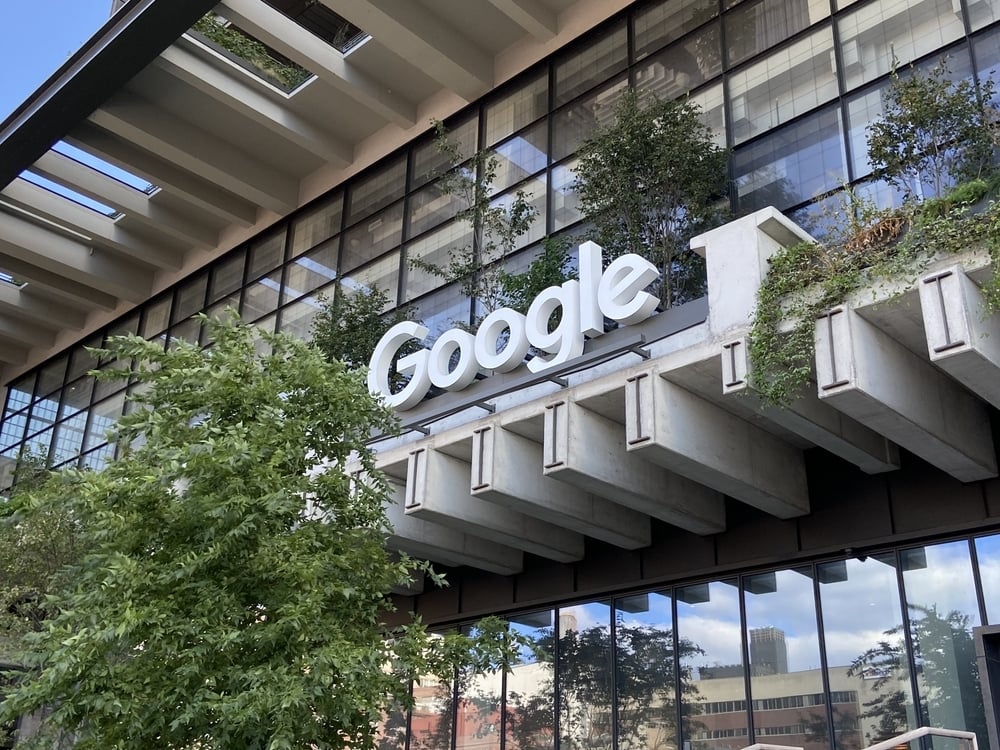 Alphabet Could Power Past Forecasts As AI Lifts Ads, Cloud: Analyst - Alphabet (NASDAQ:GOOG), Alphabet (NASDAQ:GOOGL)