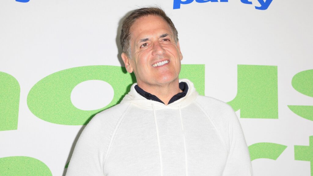 Mark Cuban Urges Trump To 'Put His Weight Behind' Josh Hawley, Elizabeth Warren's 'Break Up Big Medicine Act'