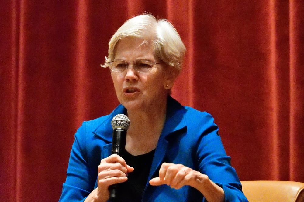 Elizabeth Warren Accuses Trump, GOP Of Holding TSA Employees